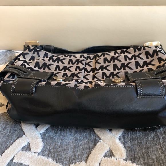 MICHAEL KORS MONOGRAM TOTE PURSE - Picture 4 of 7